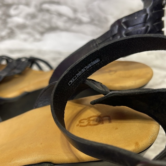 UGG Farrah Premium leather upper Leather straps Adjustable Buckle closure size 8 - Picture 8 of 16